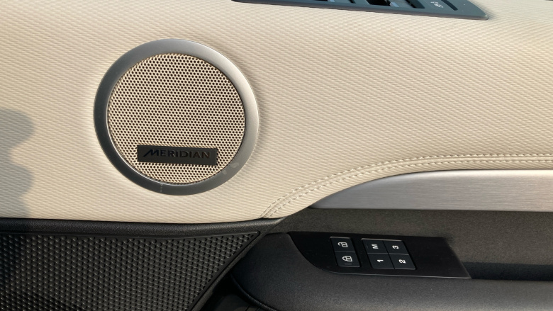 Land Rover Discovery 3.0 D300 Dynamic SE 5dr Auto Diesel Station Wagon